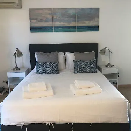 Luminous, Street View Studio, Excellent Location Apartamento