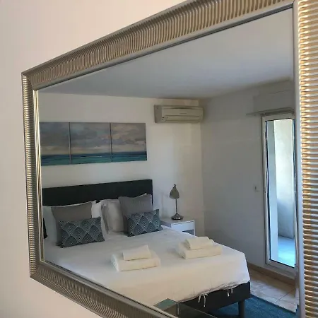 Luminous, Street View Studio, Excellent Location Apartamento
